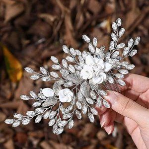 Floral Hair Accessory with White Flowers and Silver Leaves